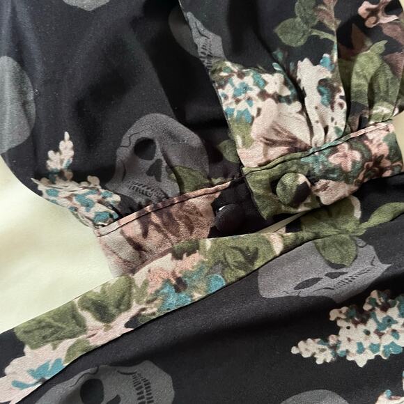 Torrid Black Floral Skull Baby Doll Long Sleeve Blouse Sz 2X Whimsigoth Grunge - Picture 2 of 8